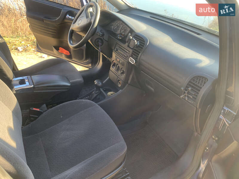 Мінівен Opel Zafira 2001 в Києві