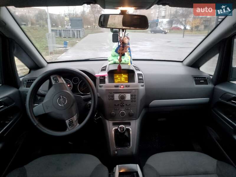 Минивэн Opel Zafira 2006 в Ватутино