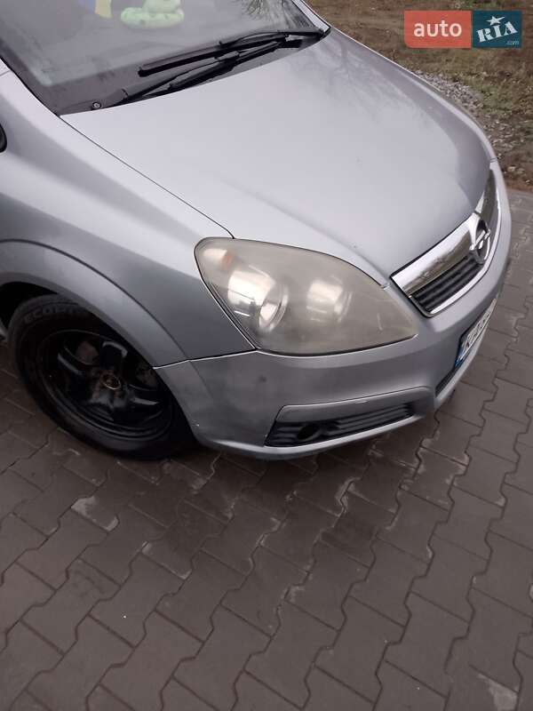 Минивэн Opel Zafira 2006 в Ватутино