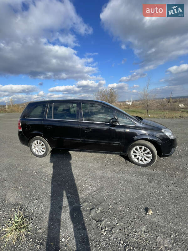 Минивэн Opel Zafira 2005 в Кривом Роге