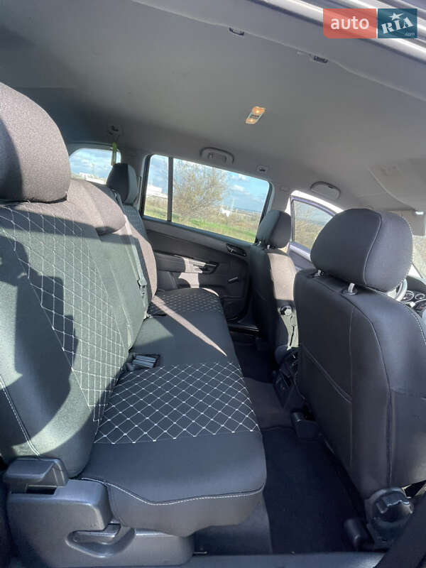 Минивэн Opel Zafira 2005 в Кривом Роге