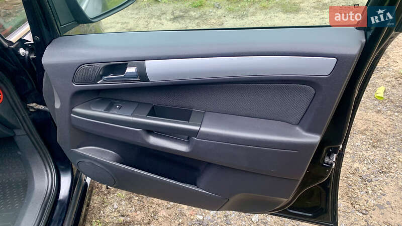 Минивэн Opel Zafira 2008 в Виннице