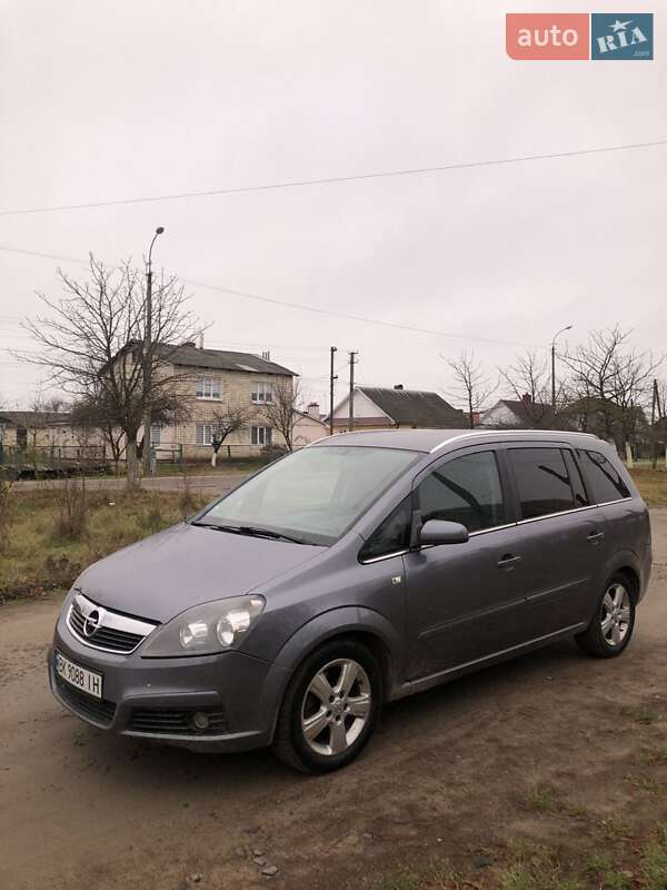 Минивэн Opel Zafira 2007 в Березному