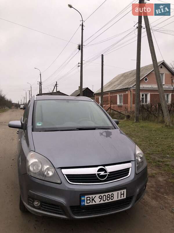 Минивэн Opel Zafira 2007 в Березному