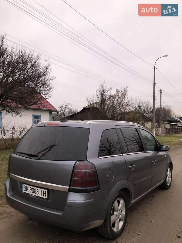 Минивэн Opel Zafira 2007 в Березному