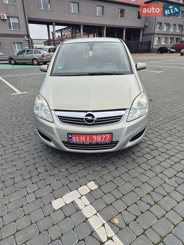 Минивэн Opel Zafira 2009 в Луцке