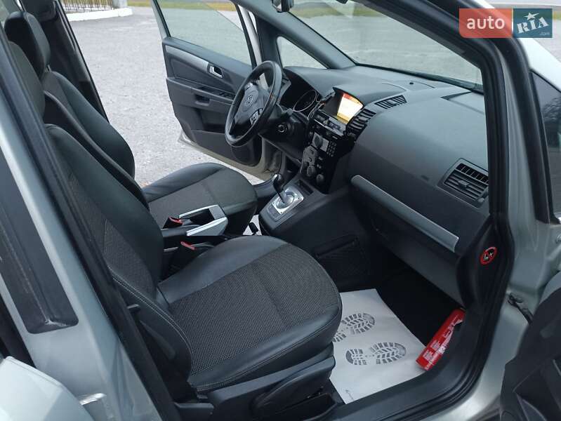 Минивэн Opel Zafira 2010 в Дубно