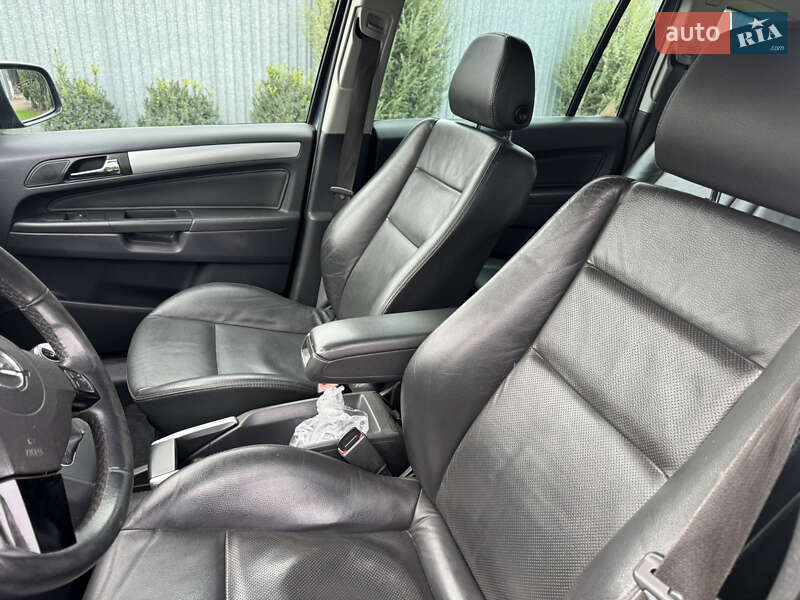 Минивэн Opel Zafira 2009 в Корсуне-Шевченковском