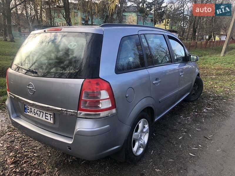 Минивэн Opel Zafira 2008 в Знаменке