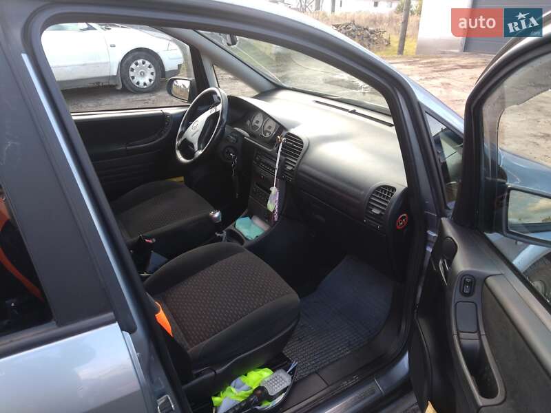 Минивэн Opel Zafira 2004 в Костополе