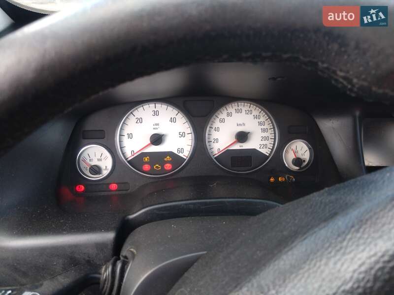 Минивэн Opel Zafira 2004 в Костополе