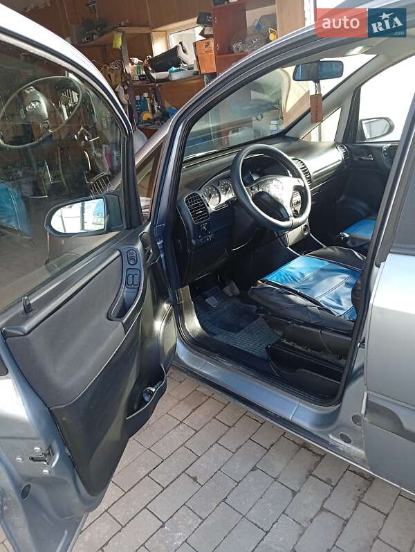 Минивэн Opel Zafira 2004 в Виннице