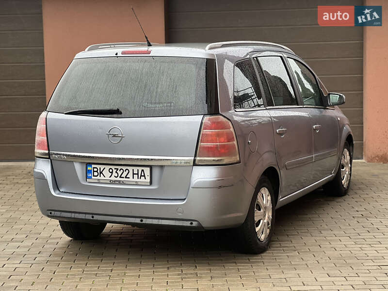 Мінівен Opel Zafira 2006 в Рівному