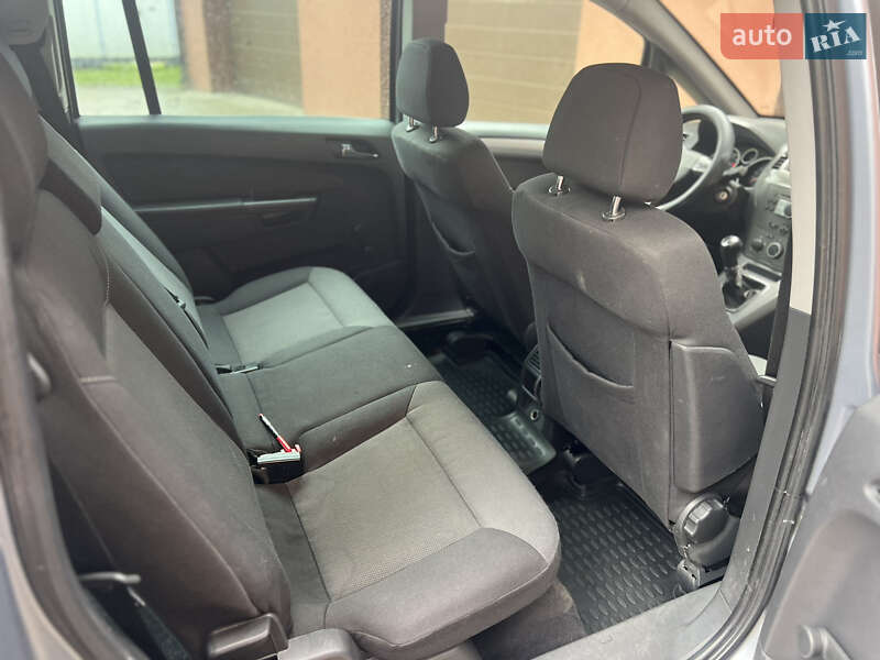 Мінівен Opel Zafira 2006 в Рівному
