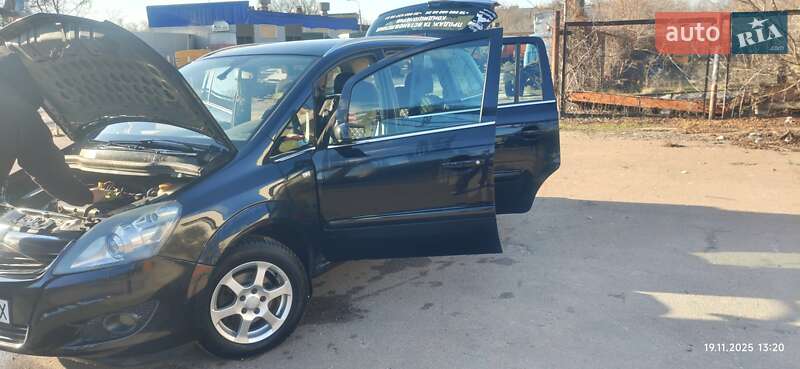 Минивэн Opel Zafira 2009 в Киеве