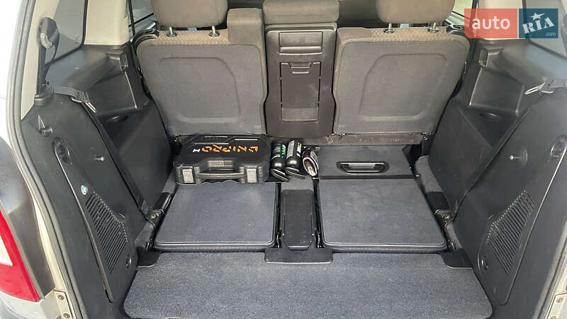 Мінівен Opel Zafira 2003 в Мостиській