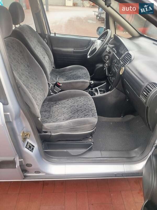 Мінівен Opel Zafira 2001 в Рівному