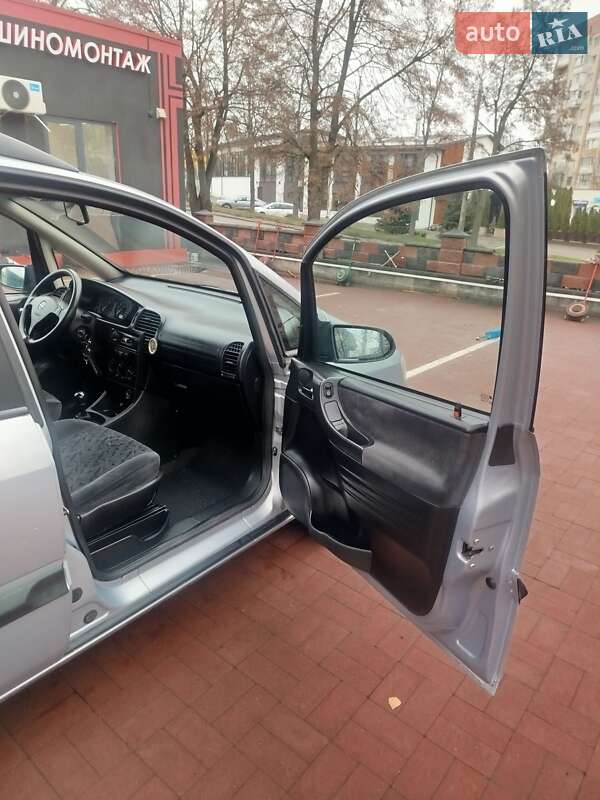 Мінівен Opel Zafira 2001 в Рівному