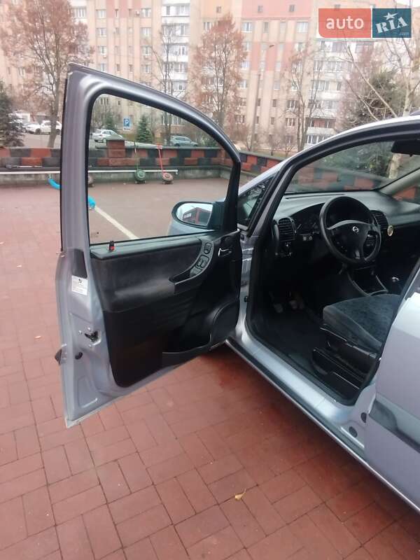 Мінівен Opel Zafira 2001 в Рівному