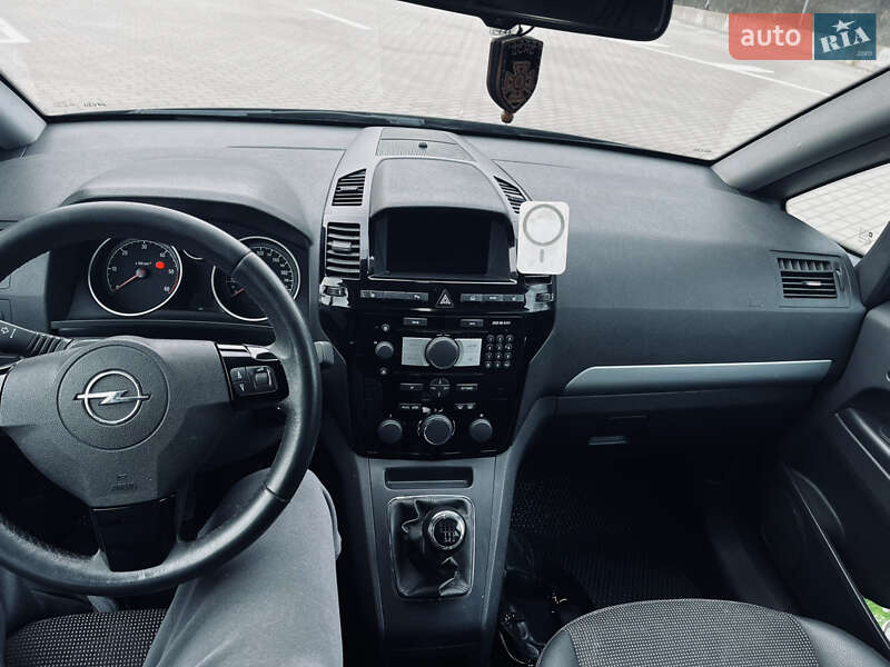 Мінівен Opel Zafira 2010 в Сумах