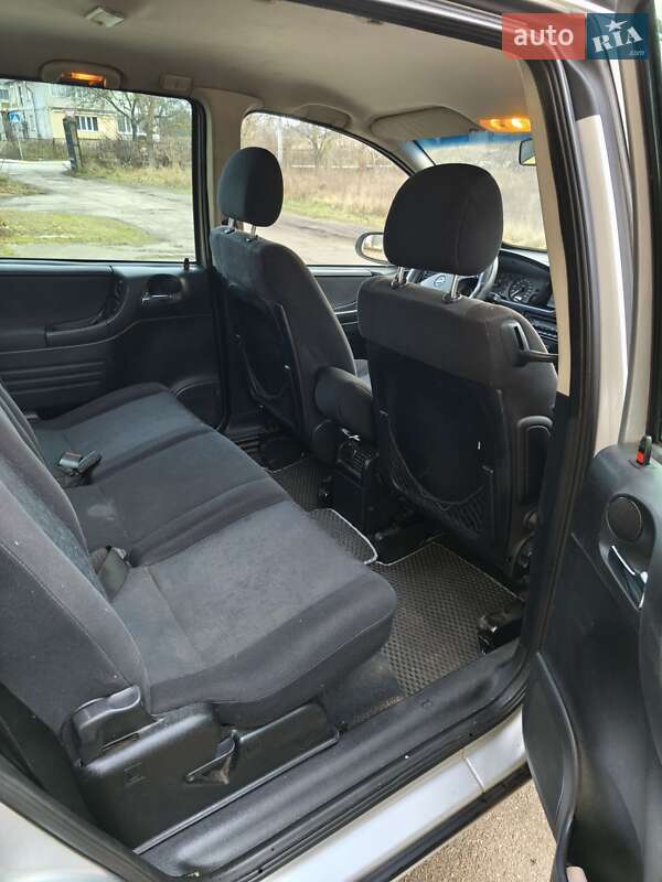 Минивэн Opel Zafira 2001 в Радомышле
