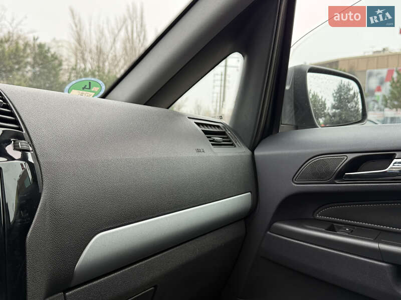 Минивэн Opel Zafira 2010 в Одессе