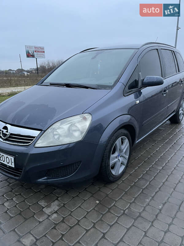 Минивэн Opel Zafira 2008 в Комарному