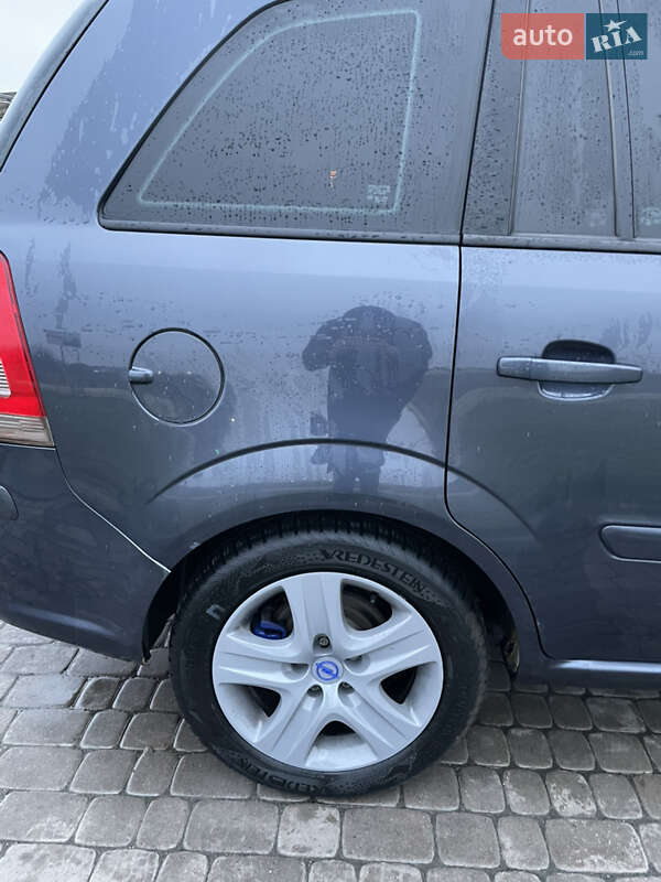 Минивэн Opel Zafira 2008 в Комарному