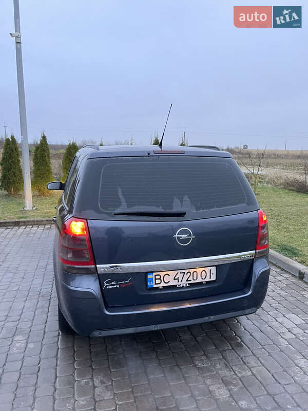 Минивэн Opel Zafira 2008 в Комарному