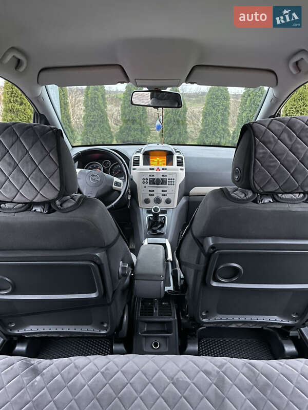 Минивэн Opel Zafira 2008 в Комарному