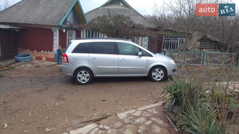 Минивэн Opel Zafira 2010 в Каменец-Подольском фото 3 Минивэн Opel Zafira 2010 в Каменец-Подольском