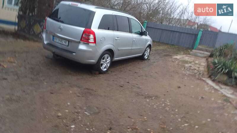 Минивэн Opel Zafira 2010 в Каменец-Подольском фото 4 Минивэн Opel Zafira 2010 в Каменец-Подольском