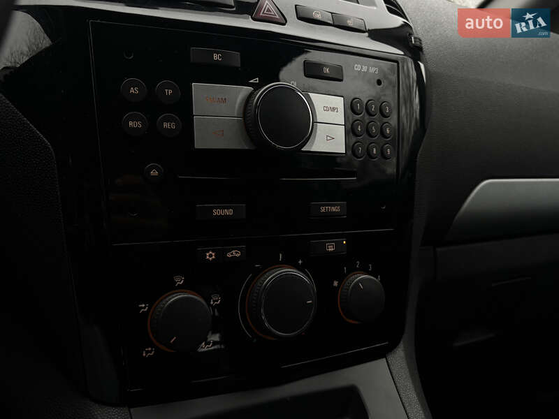 Минивэн Opel Zafira 2011 в Николаеве