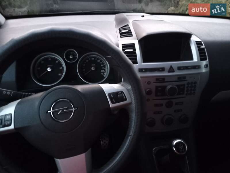 Минивэн Opel Zafira 2006 в Днепре