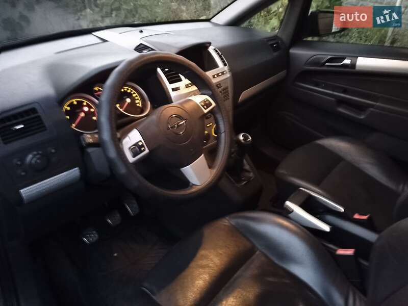 Минивэн Opel Zafira 2006 в Днепре