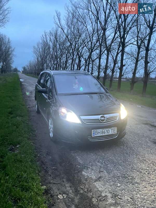 Минивэн Opel Zafira 2008 в Измаиле