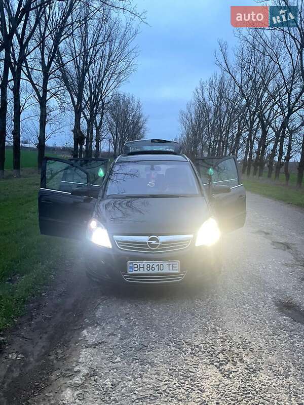 Минивэн Opel Zafira 2008 в Измаиле