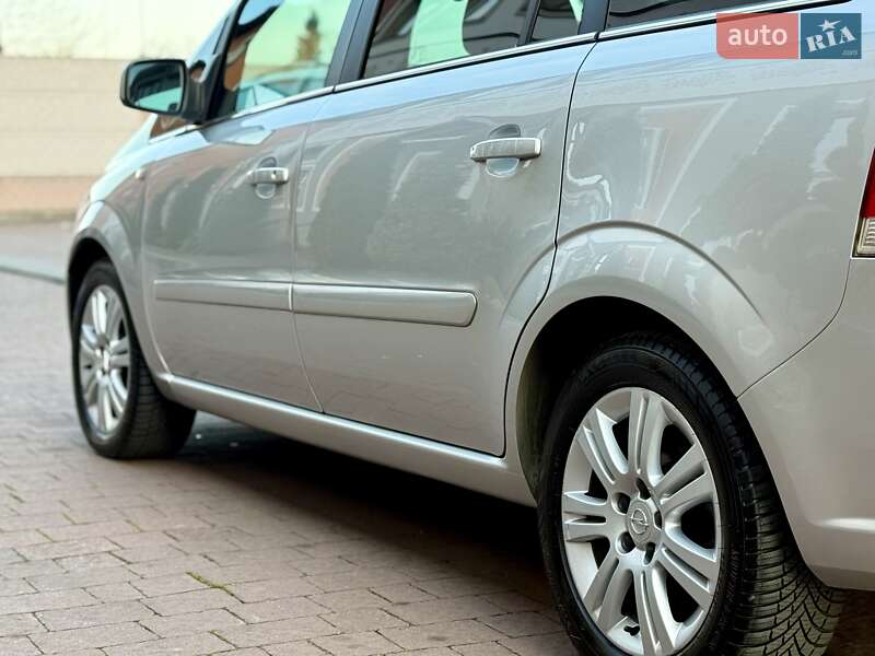 Минивэн Opel Zafira 2011 в Стрые