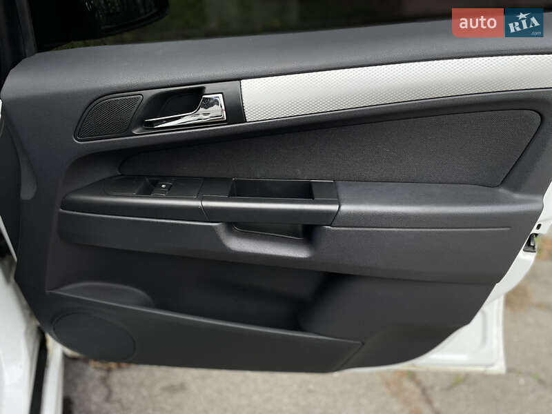 Мінівен Opel Zafira 2011 в Києві