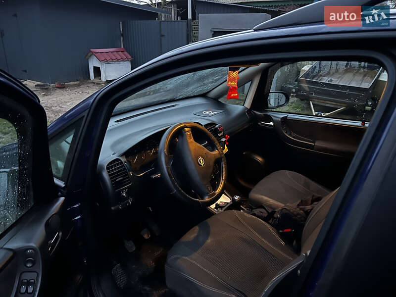 Мінівен Opel Zafira 2000 в Рівному