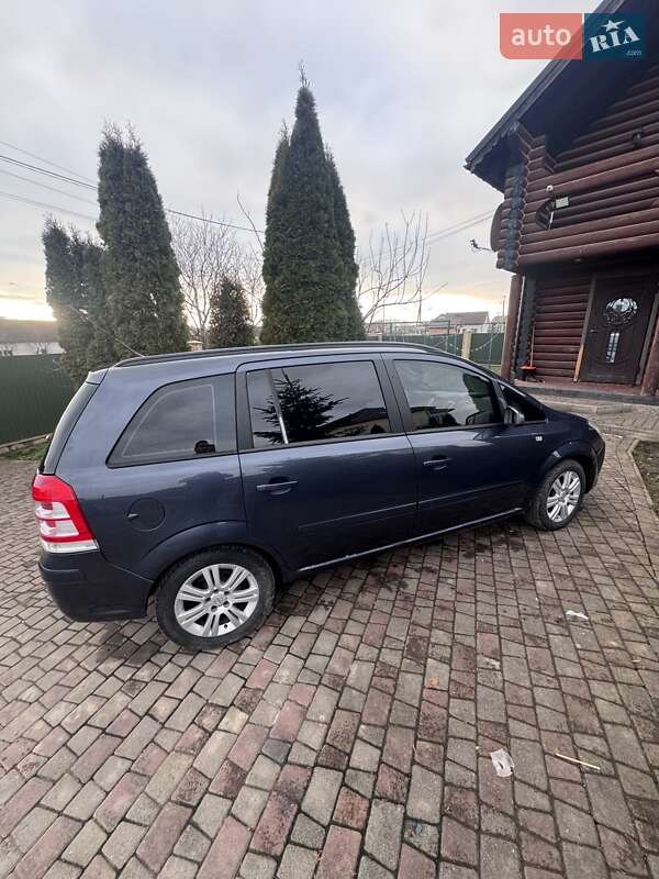 Минивэн Opel Zafira 2008 в Черновцах