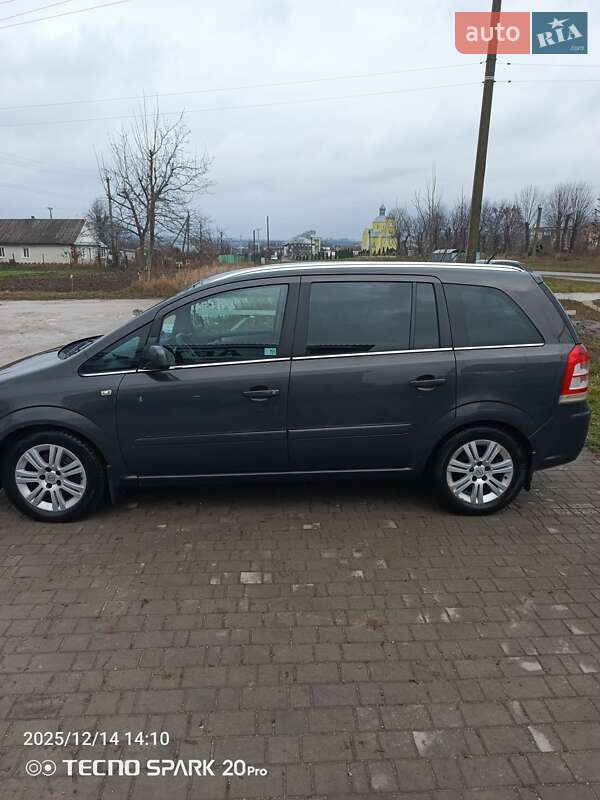 Минивэн Opel Zafira 2013 в Волочиске