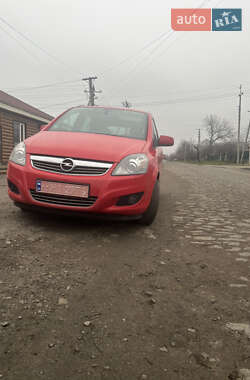 Минивэн Opel Zafira 2011 в Новоархангельске