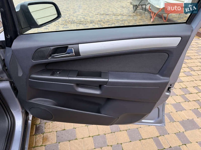 Минивэн Opel Zafira 2009 в Могилев-Подольске