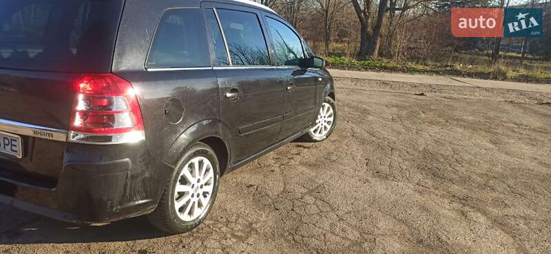 Минивэн Opel Zafira 2008 в Кривом Роге