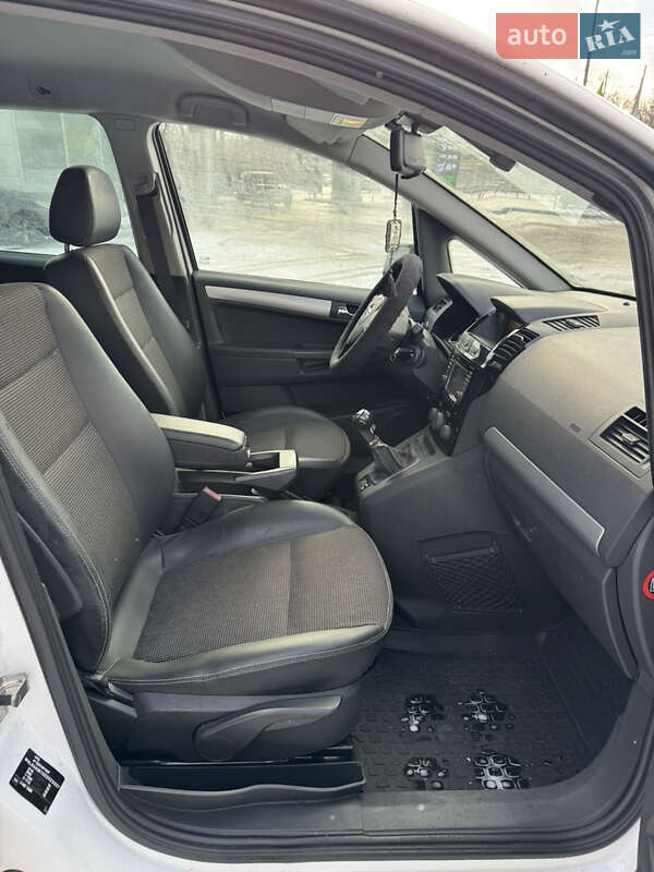 Мінівен Opel Zafira 2013 в Києві