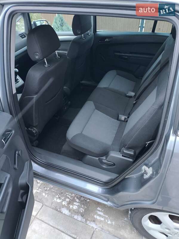 Мінівен Opel Zafira 2005 в Любомлі