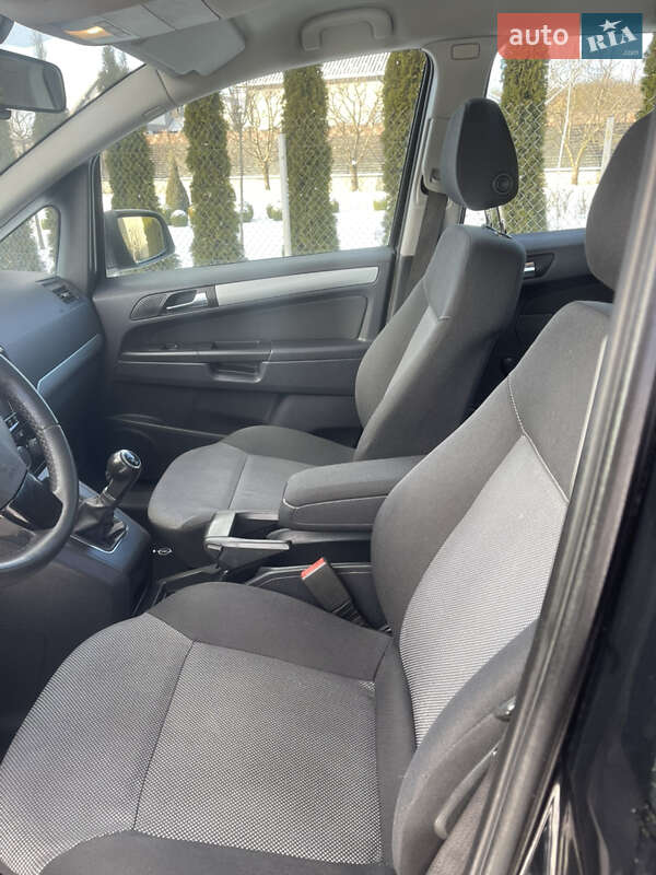 Мінівен Opel Zafira 2013 в Луцьку