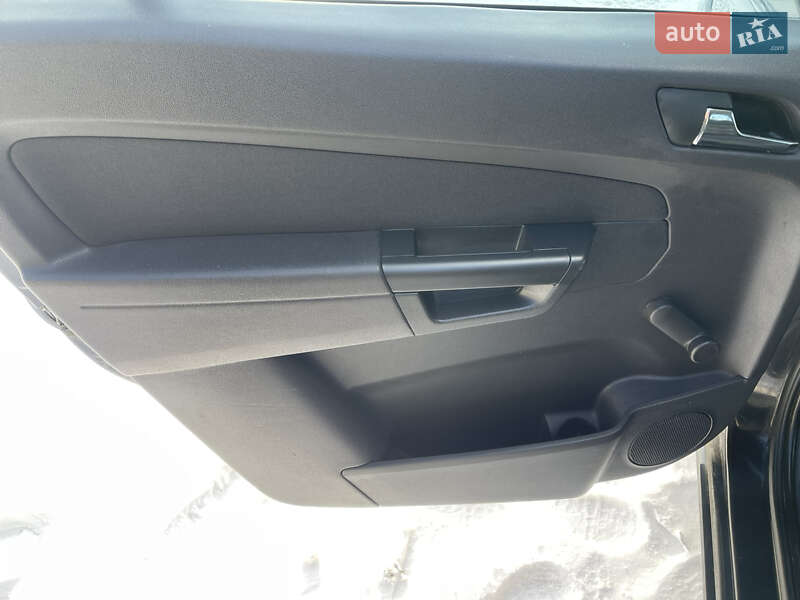 Мінівен Opel Zafira 2013 в Луцьку