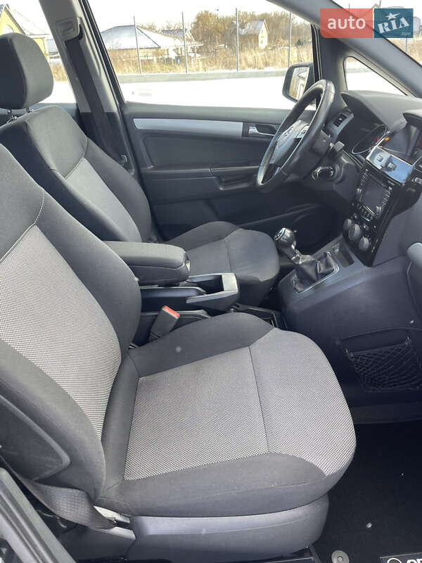Мінівен Opel Zafira 2013 в Луцьку
